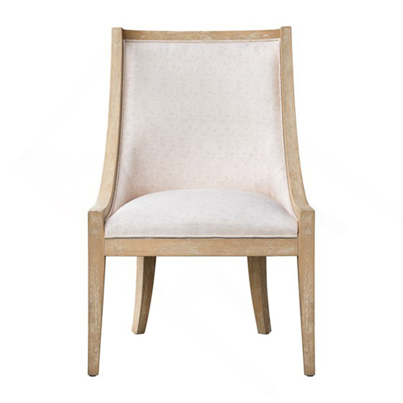 Chaise rembourrée avec garniture cloutée