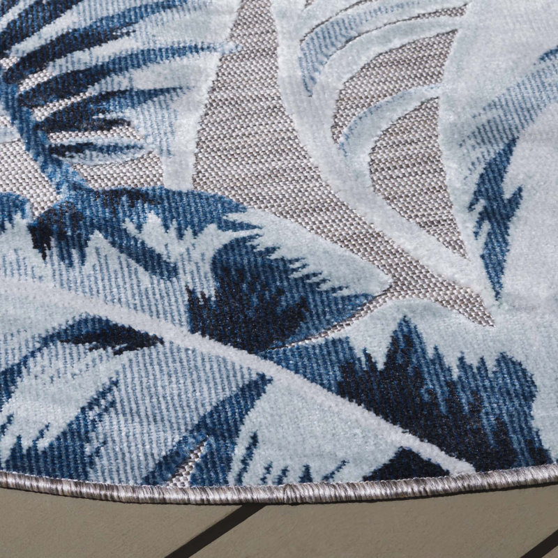 Saugus Machine Woven Floral Indoor / Outdoor Area Rug, Rectangle 5'1" x 7'6"