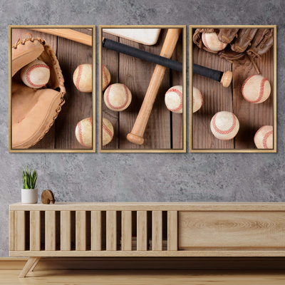 Baseball Bat, Ball & Mitt on Wood Panels, photographie d'athlètes sportifs, moderne rustique, détente, images multicolores calmes, impression numérique sur toile, impression numérique sur toile encadrée