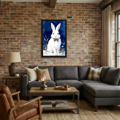 Lapin de Noël blanc avec nœud papillon sur fond enneigé