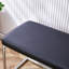 Banc moderne et contemporain avec coussins
