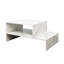 Table basse blanche avec une forme architecturale étonnante et une fonction de rangement fascinante-2081675039-2081675008