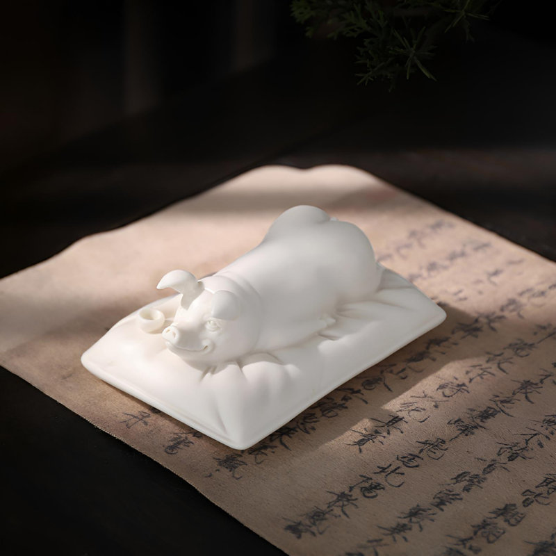 Élégante statue de cochon en céramique - œuvre d'art décorative d'inspiration asiatique fabriquée à la main