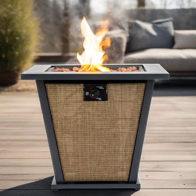 Foyer de table carré en acier au propane de 28 pouces, 50 000, brun, pour patio extérieur, peu encombrant, combustion continue, résistant aux intempéries, approuvé, avec roches et protection contre la pluie, brun, industriel