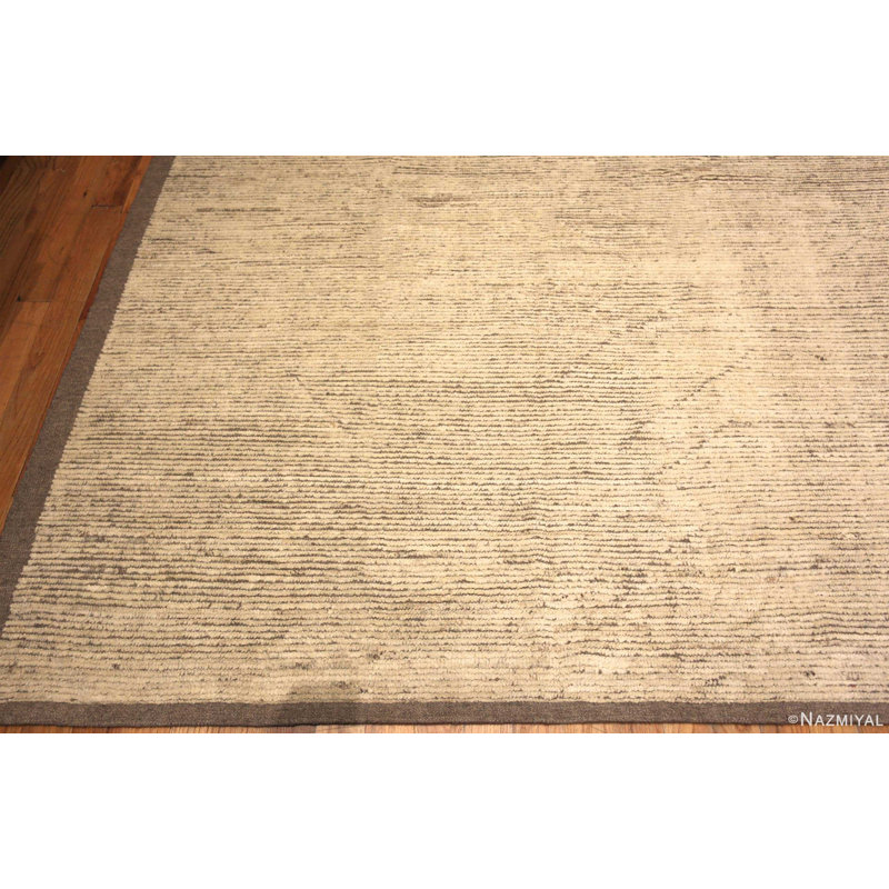 Tapis minimaliste moderne carré beige doux One-of-a-Kind