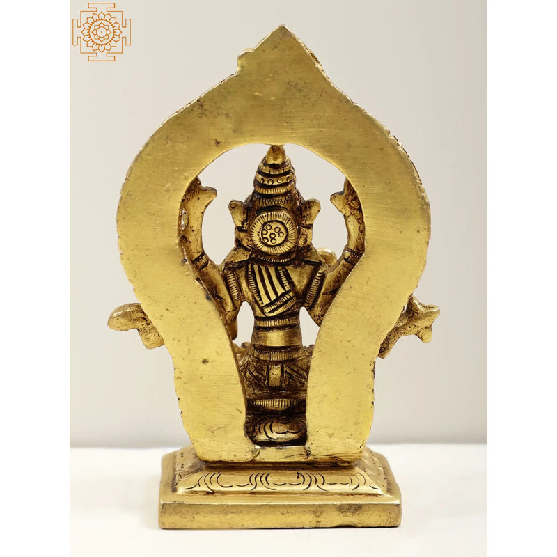 Petite statue de déesse en laiton de 5 po Varahi - divinité tantrique indou à huit bras fabriquée à la main et assise sur Kirtimukha pour un autel spirituel