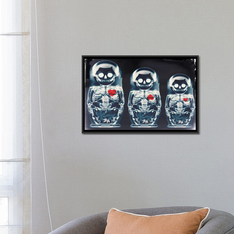 «Nesting Doll», impression sur toile tendue, H 18 po x l 26 po x P 1,5 po, Pas de tapis, Toile avec cadre flottant noir