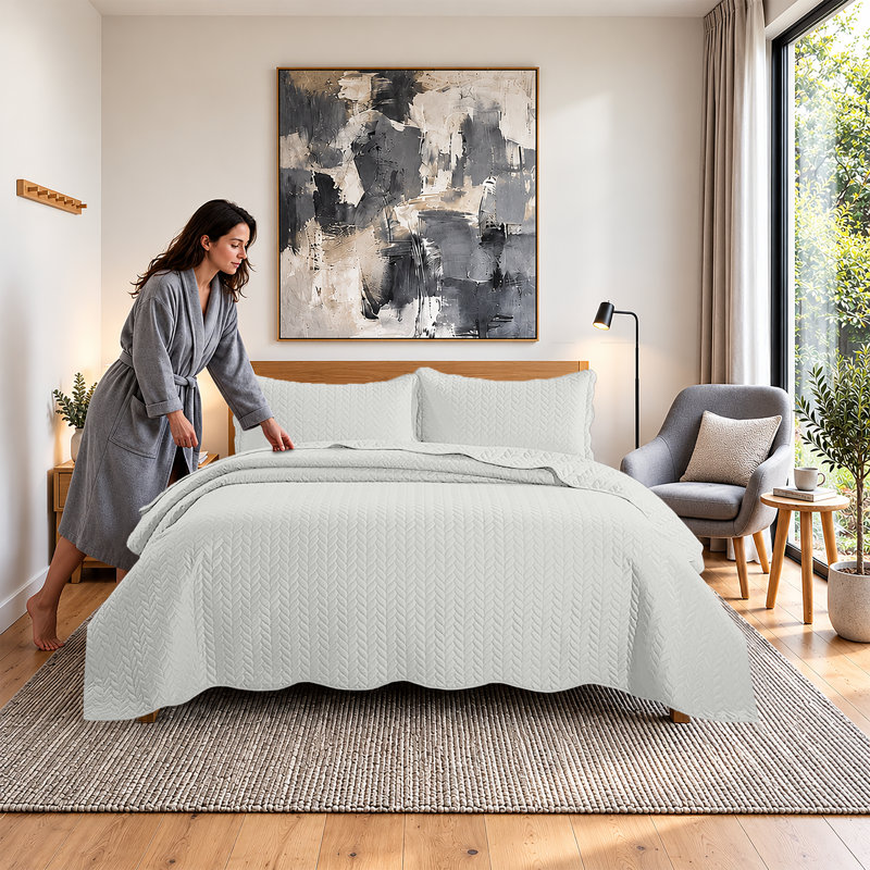 Ensemble couvre-lit en microfibre gaufrée Moonlight Leaf avec taies d'oreiller, Queen, WHITE