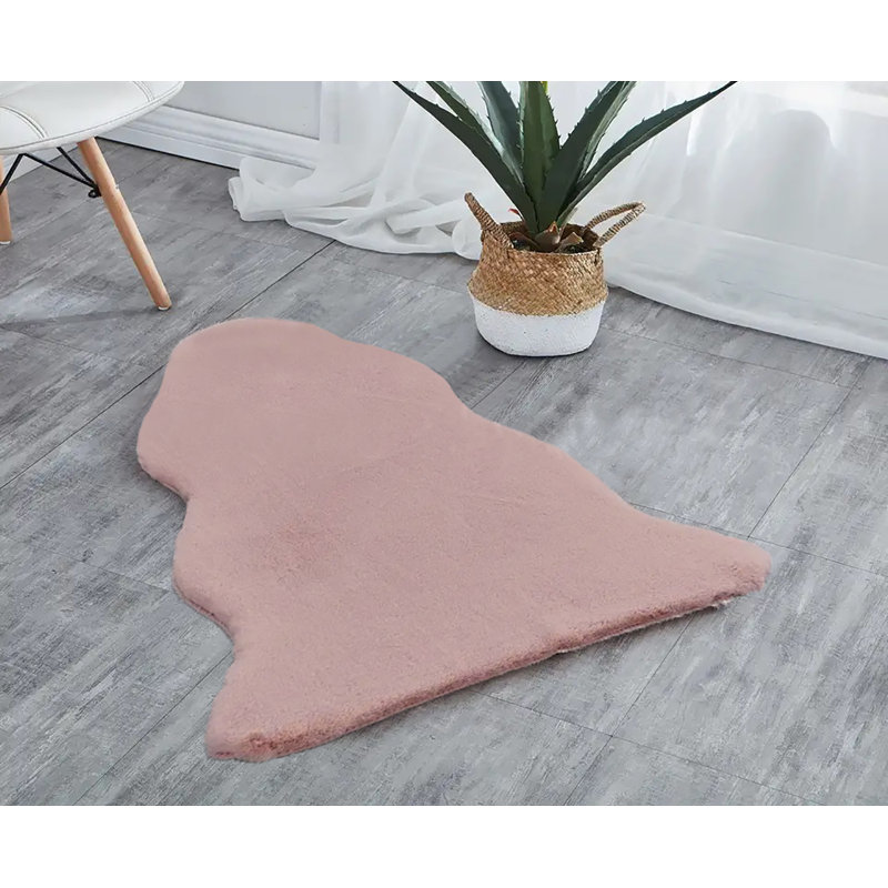 Ibukunoluwa Faux Fur Washable Indoor Rug, Novelty 2' x 3'