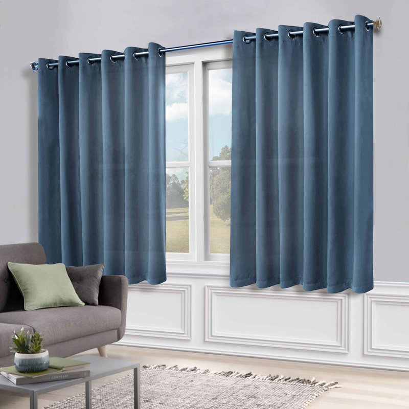 Paire de rideaux obscurcissant avec œillets Millendon, L 70 po x L 63 po, Bleu denim