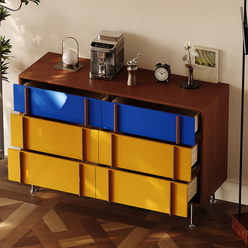 Buffet rétro au design minimaliste créatif