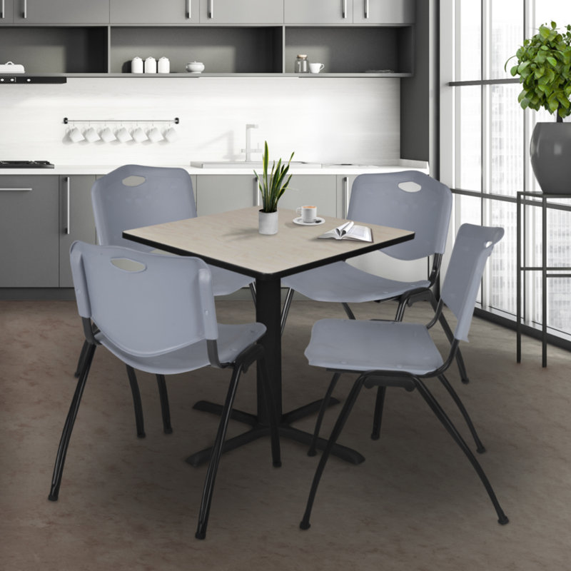 Table de salle à manger Neyland Cain, Gris, H 29 po x l 36 po x P 36 po, Érable