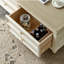 Table basse de style américain.-809740505