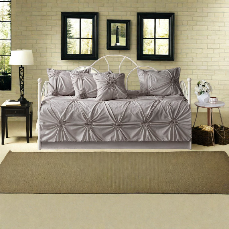 Comfortable Dark Gray Bedding Sets With Tufted Design For Guest Rooms