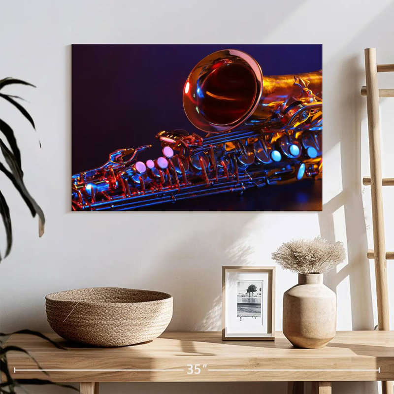 Saxophone doré Abarca, H 16 po x l 24 po