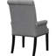 Fauteuil gris avec garniture cloutée fascinante - Salle à manger captivante