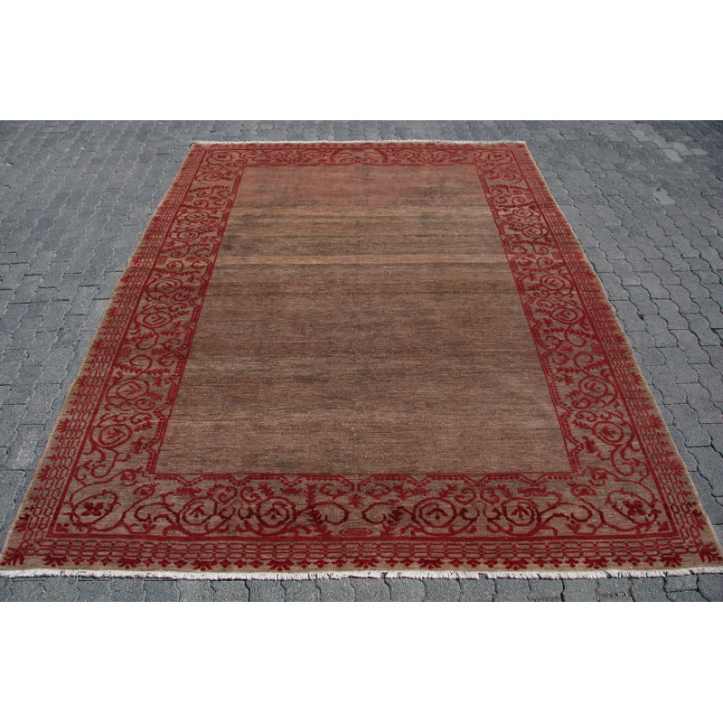 Tapis Oushak classique rouge avec motif complexe pour une décoration intérieure élégante