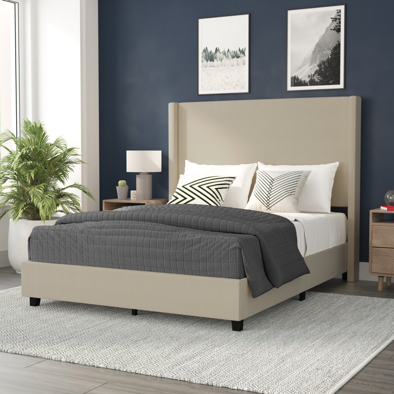Lit plateforme tapissier avec tête de lit surpiquée Bailynn, Beige, Grand