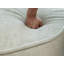 Fauteuil demi-tonneau rembourré avec repose-pieds-555126124