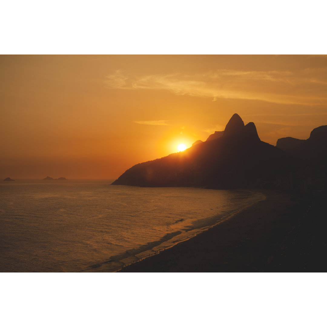 Rio De Janeiro Sonnenuntergang vom Ipanema Strand von Zxvisual - Gemälde ohne Rahmen auf Leinwand