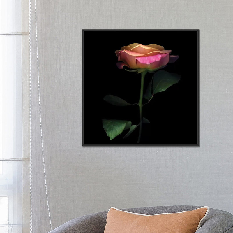 The Glowing Rose, reproduction de photo sur toile tendue, H 26 po x l 26 po x P 1,5 po, Toile tendue, Pas de tapis