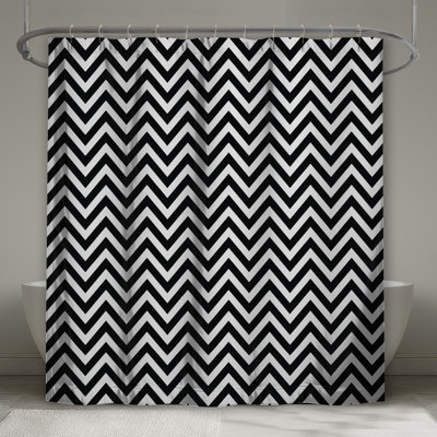 Rideaux de douche noirs et noirs à zigzag très longs