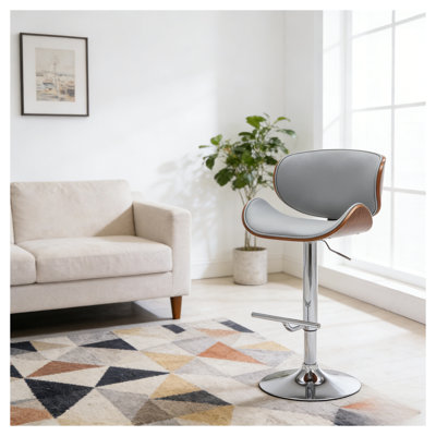 Tabouret de bar pivotant moderne avec hauteur réglable, structure en bois cintré noyer et coussin en similicuir blanc