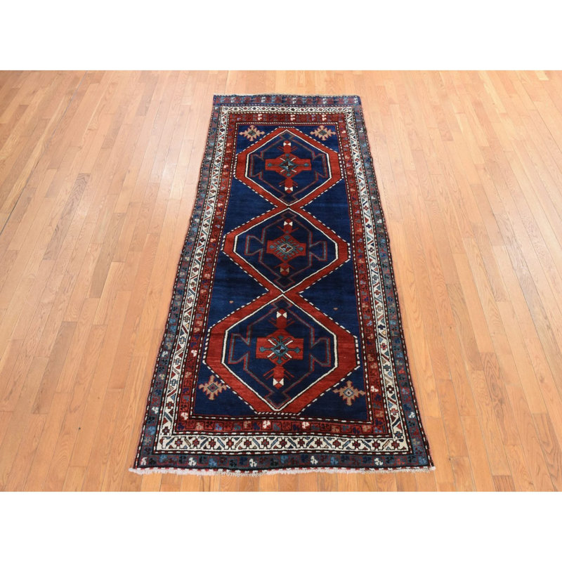 Tapis bleu marine antique de 4 pi x 8 pi 9 po
