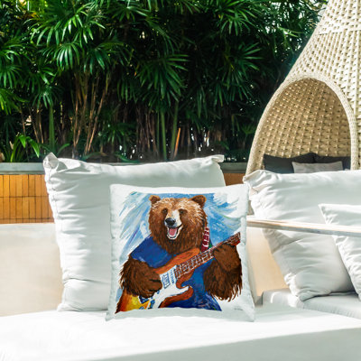 Coussin d'extérieur imprimé ours jouant de la guitare par Seven Trees Design