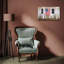 Chaise avec drapeau-478310367