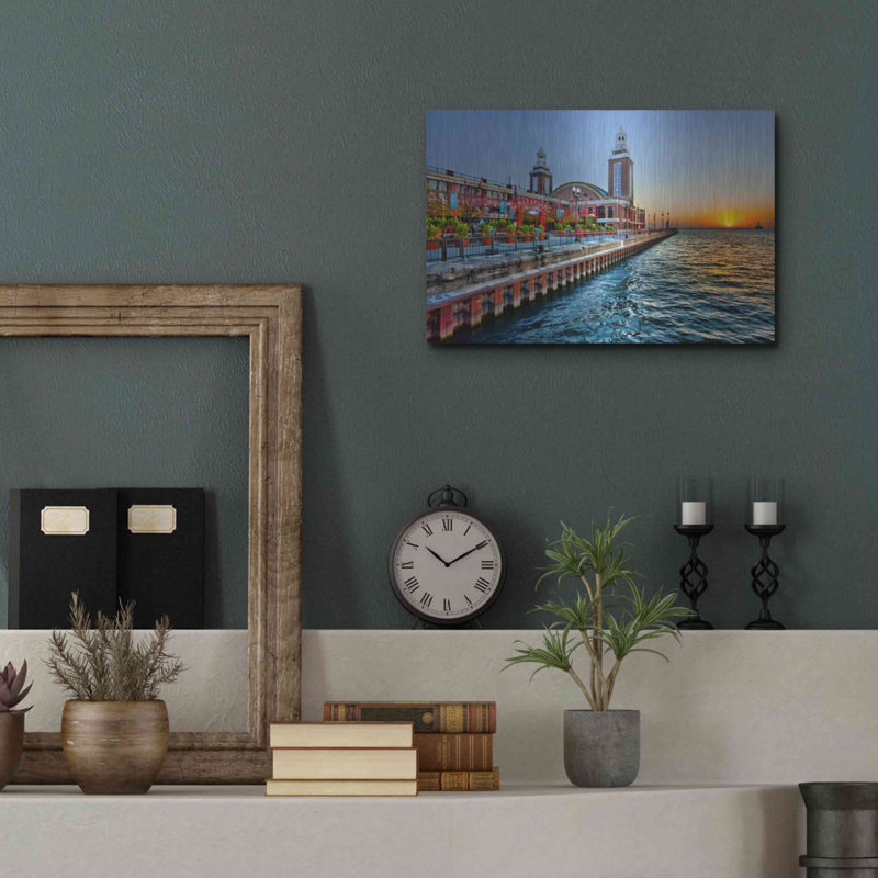 «Sunrise At The Pier» par Larry Malvin, H 12 po x l 16 po