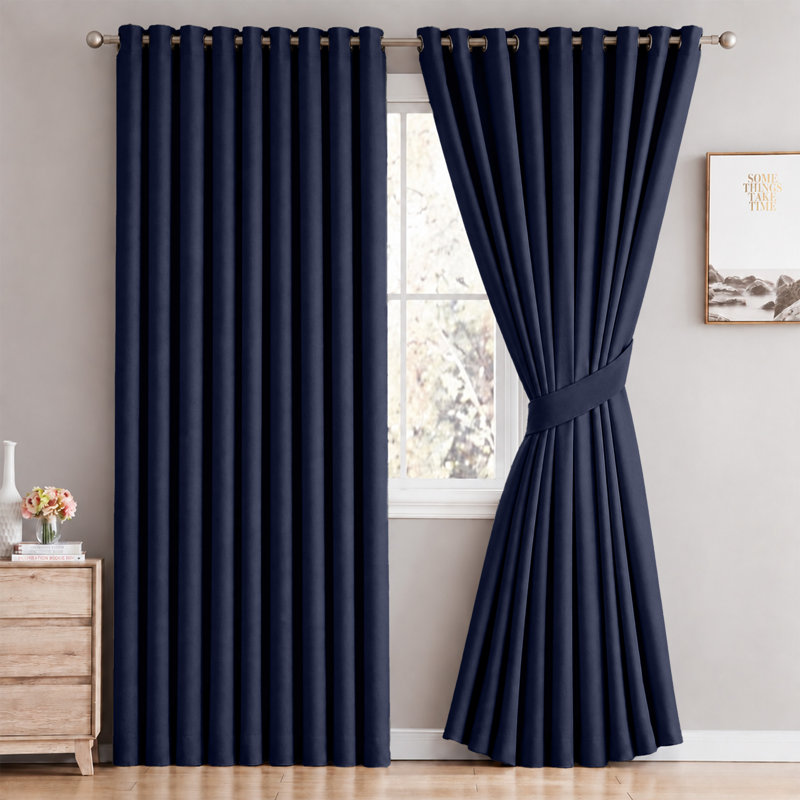 Cariya Small Window Eyelet Blackout Thermal Curtains  – Light Blocking & Energy Efficient, 117cm Width x 137cm Drop, Navy