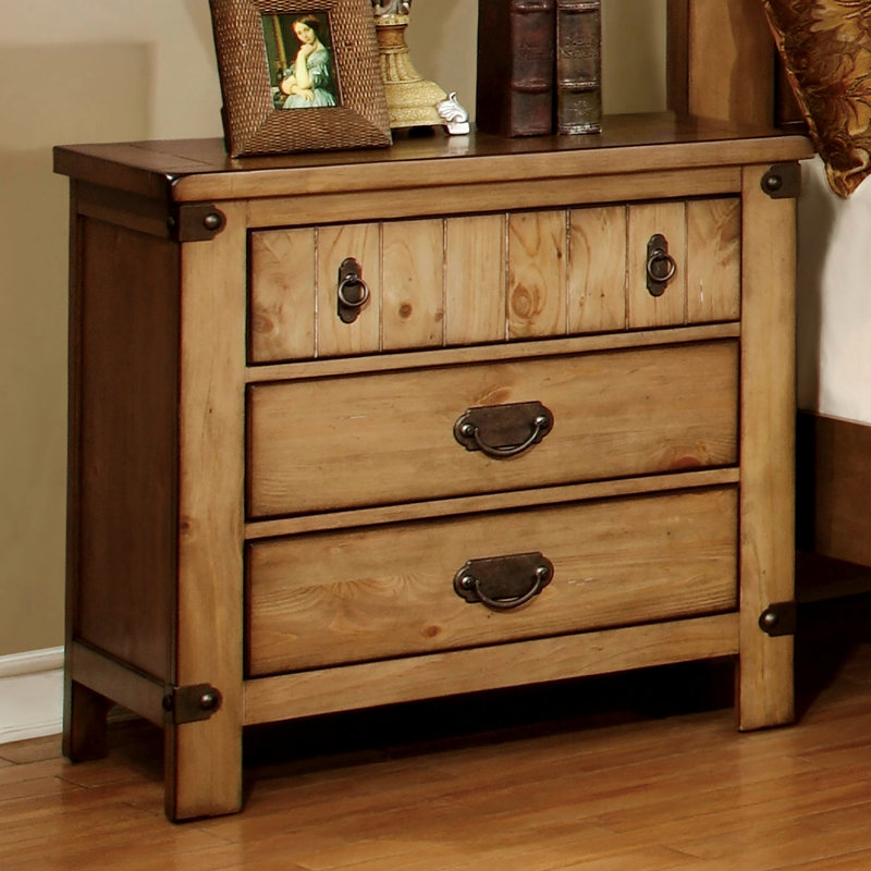 Table de chevet style chalet en bois vieilli avec tiroir doublé de feutre et armoire de transition électrique