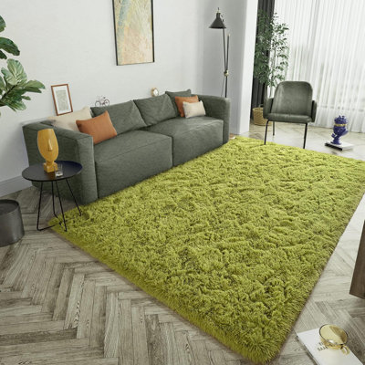 Ultra moelleux: avec son tapis de plus de 6 pi x 9 pi et son lustre naturel, le tapis est super doux et confortable, et la fausse fourrure enveloppe vos pieds lorsque vous marchez dessus, vous donnant l'impression d'être serré dans vos bras