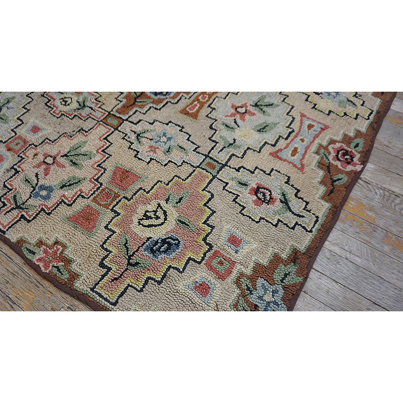 Tapis ivoire antique en laine crocheté antique