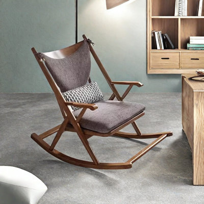 Chaise berçante en bois massif Nordic