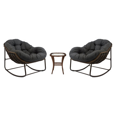 Chaise berçante d'extérieur en rotin avec coussins et table basse en rotin Ladena