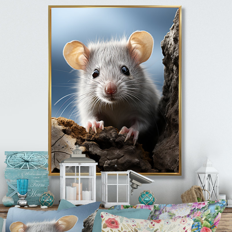 «White Cute Rodent Portrait II», reproduction sur toile, H 44 po x l 34 po x P 1,5 po, Cadre flottant doré