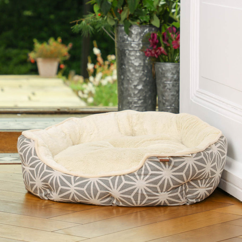 Hedrick Geometric Polyester Pet Bed