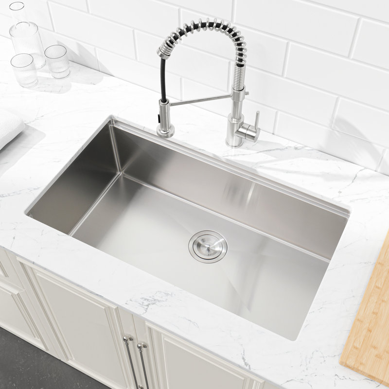 Stainless Steel 33x19 Kitchen Sink Undermount With Cutting Board. 304 Steel, Construction. Scratch- Finish. Spacious Single Bowl. Sound Insulation Layer. Rounded Corners Robust And Long-lasting.