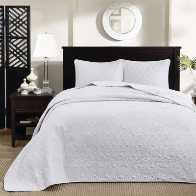 Full Reversible Bedspread In White - Comfortable Prewashed Cotton Filling Attractive Pattern Includes And Two Shams Treated Surface , White, For Relaxing Beauty 2 Freshness