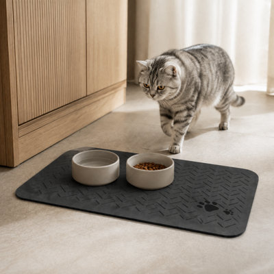 Diatomaceous Earth Absorbent Pet Feeding Mat with Non-Slip Rubber Backing