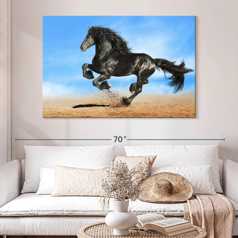Cheval frison vivant, H 34 po x l 51 po