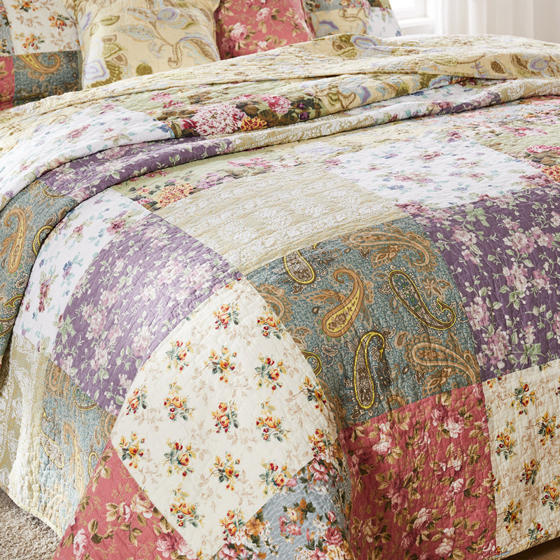 Full Blue Cotton Reversible Quilt with Trim