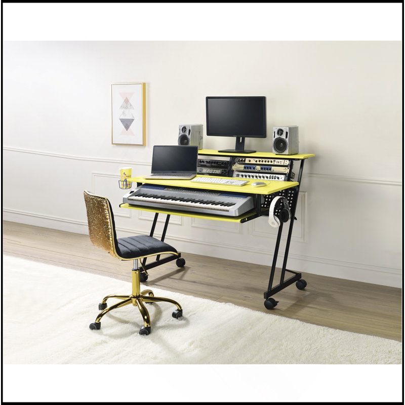 Bureau de studio d'enregistrement de musique à finition noire, Jaune