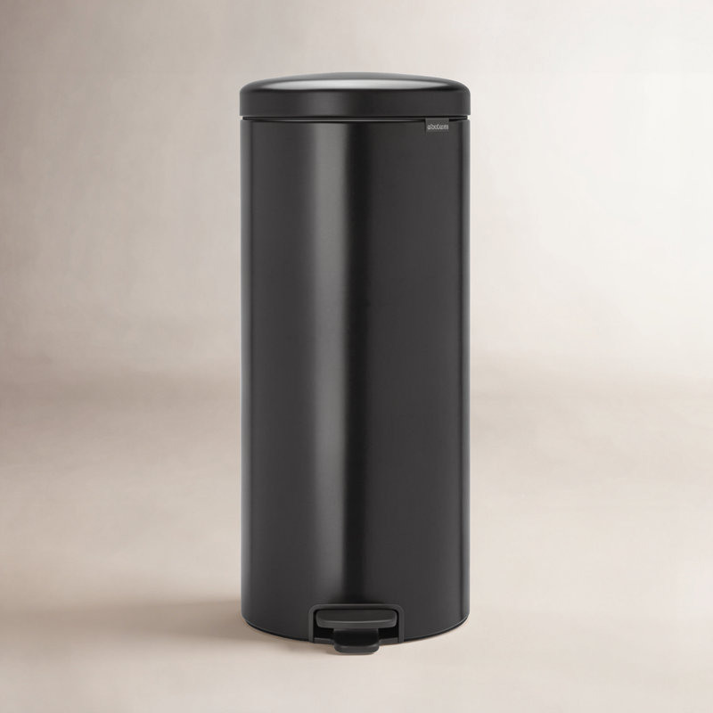 Poubelle à pédale NewIcon 8 gallons (30 litres), Noir mat