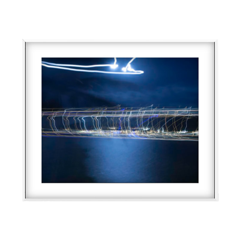 «Electric Tartane 1» par Francis Augustine - reproduction de photo, H 38 po x l 57 po x P 0,8 po, Papier avec cadre blanc