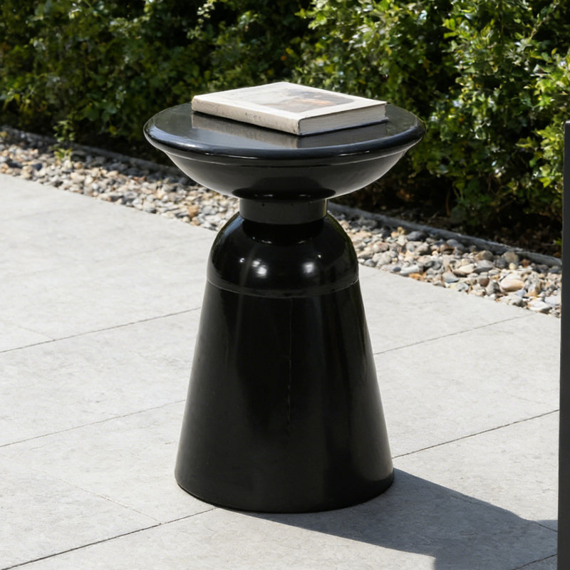 Grande table d'appoint en métal pour patio