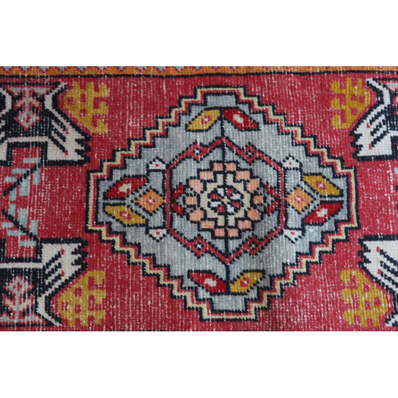 Petit tapis turc fait à la main en rouge pour le vestibule avec un design kilim rétro et des éléments de décoration bohémiens en laine