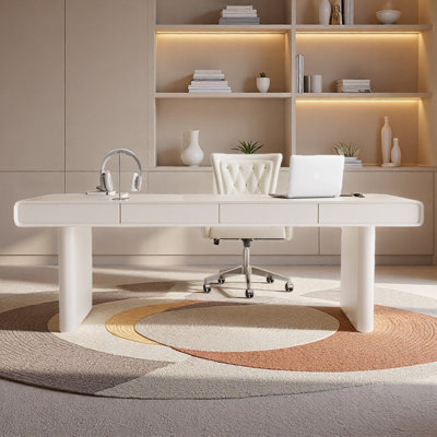Bureau crème pour le travail et le rangement